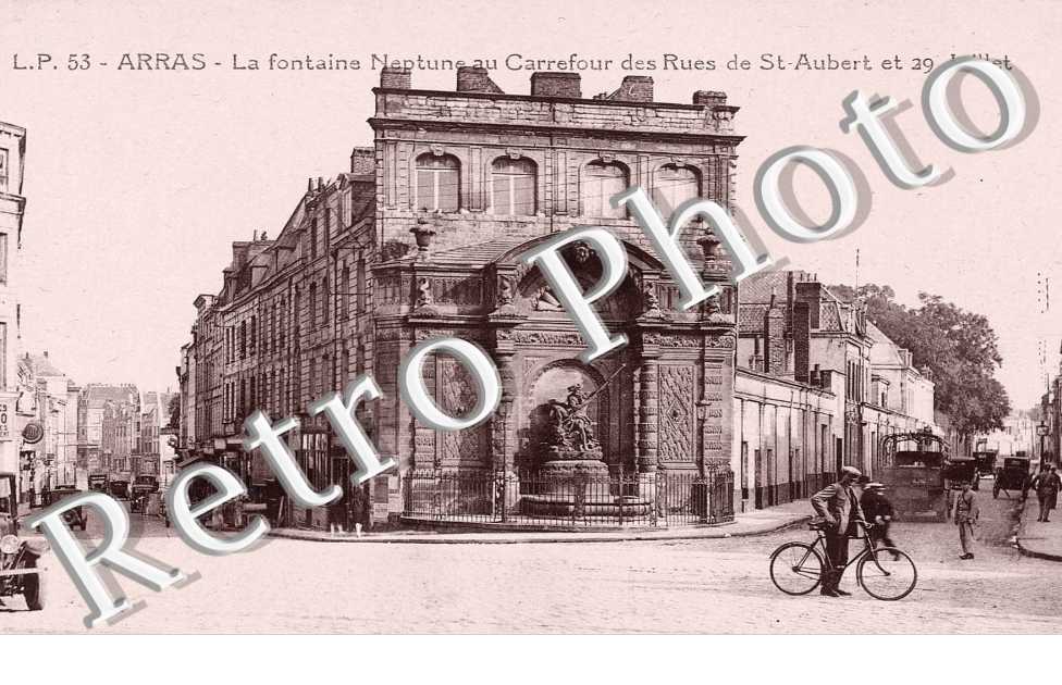 LA FONTAINE NEPTUNE AU CARREFOUR DES RUES DE ST AUBERT