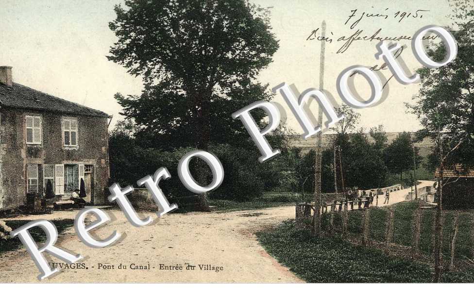 Pont du canal - entree du village