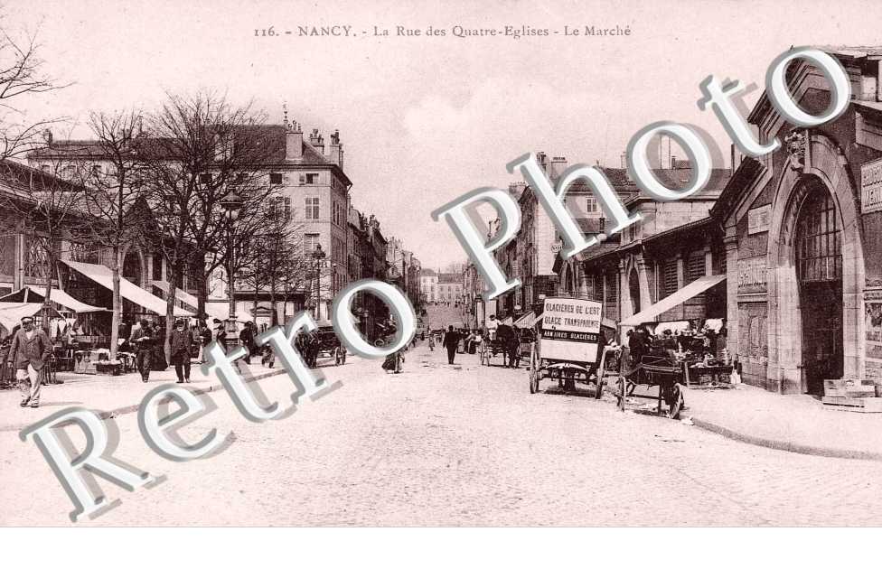 La rue des Quatre Eglises et le marche