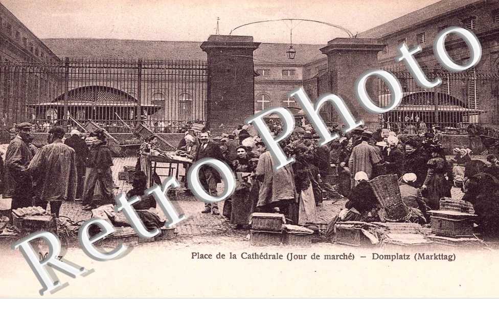Place de la Cathérale, jour du marché- Domplatz, Markttag - anim