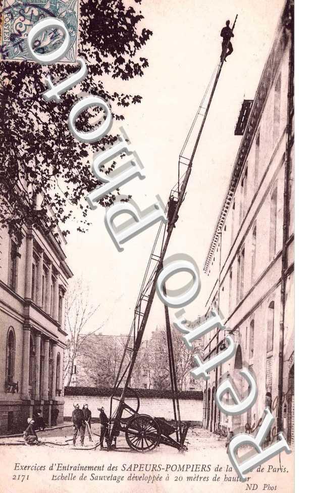 SAPEURS POMPIERS -   La grande echelle   de sauvetage a 20m