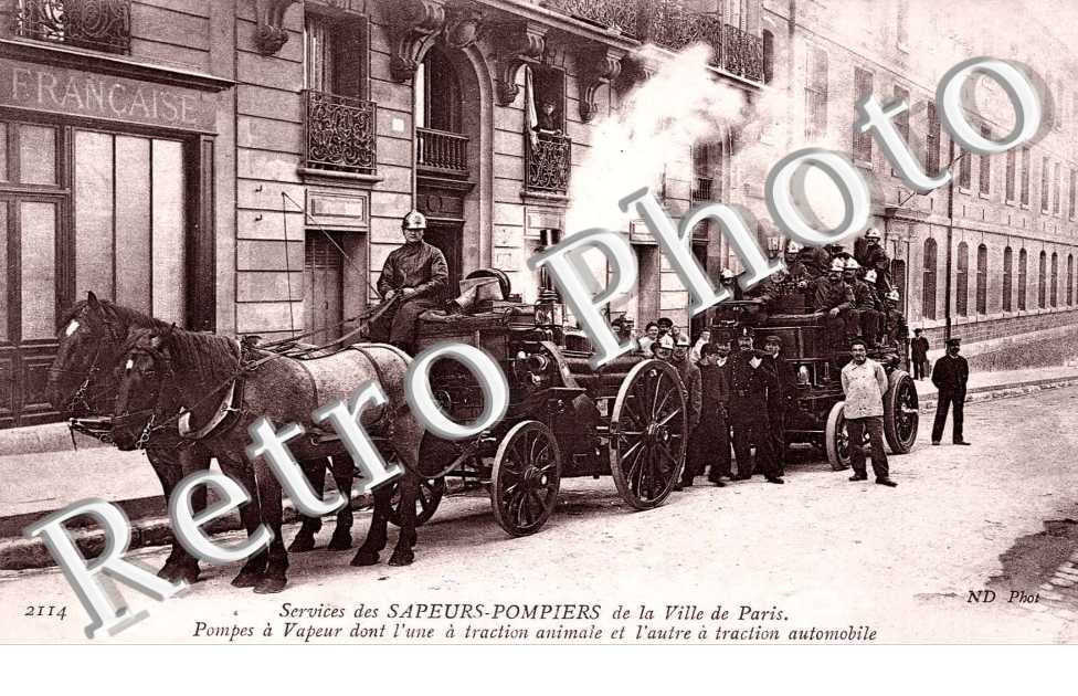 SAPEURS POMPIERS -   Pompes a vapeurdont l&#039;une a traction animal et l&#039;autre a traction automobile