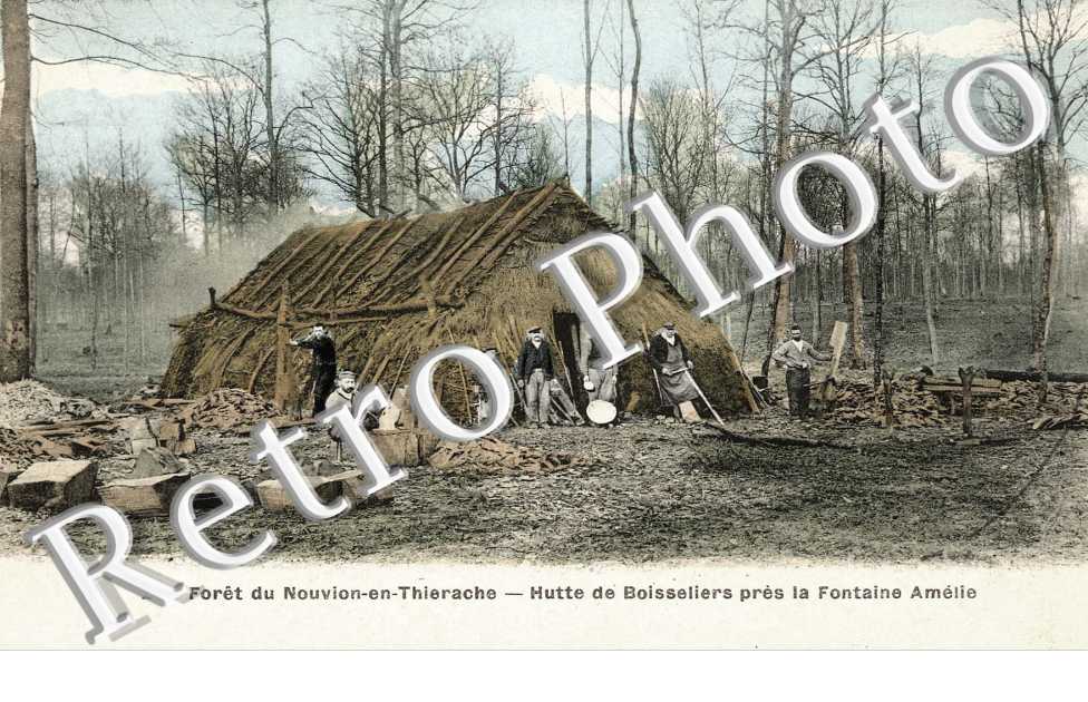 Hutte de boisseliers pres la Fontaine Amelie