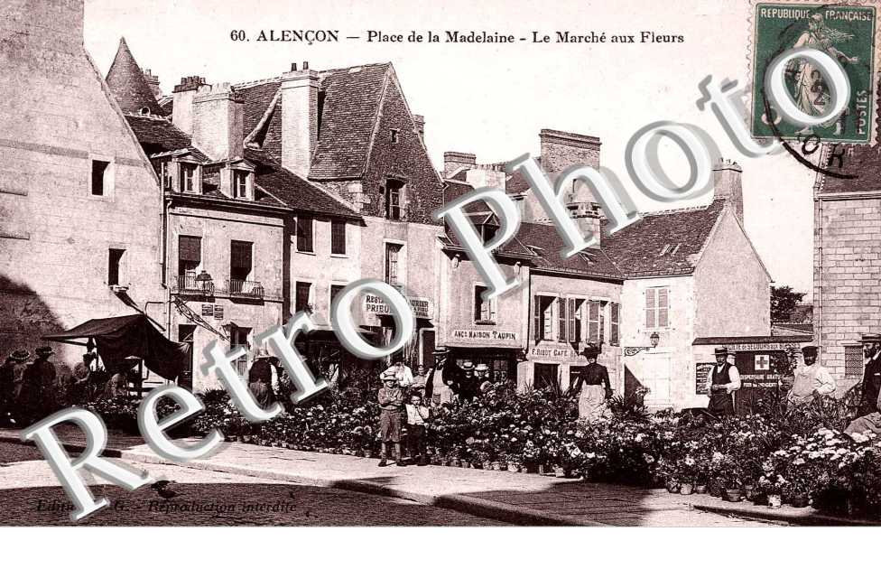 PLACE DE LAMAGDELEINE LE MARCHE AUX FLEURS