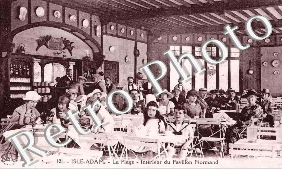 La plage - Interieur du pavillon Normand