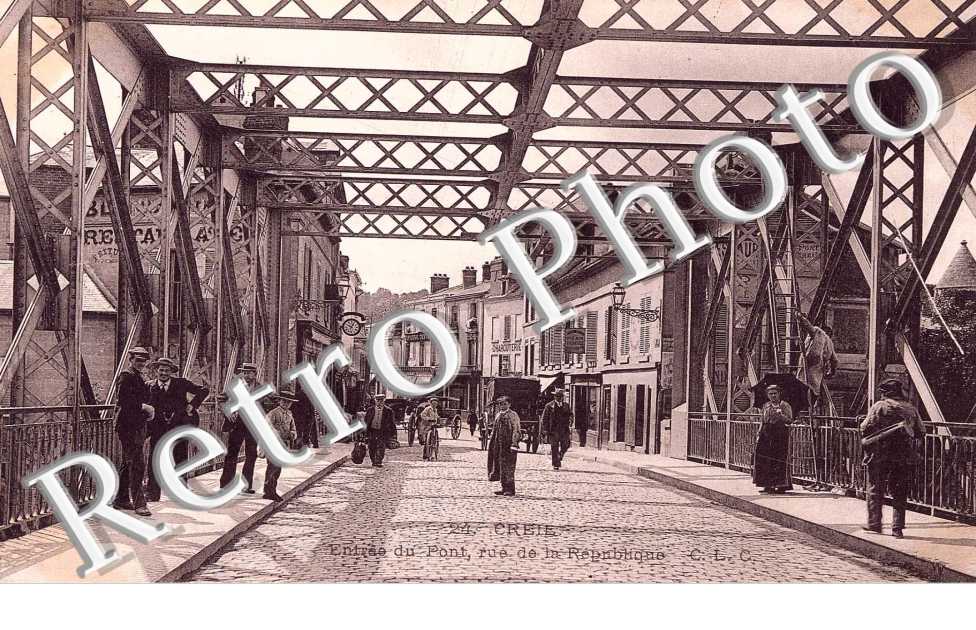 Entree du pont, rue de la Republique