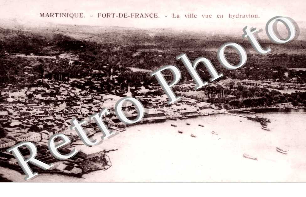LA VILLE VUE EN HYDRAVION