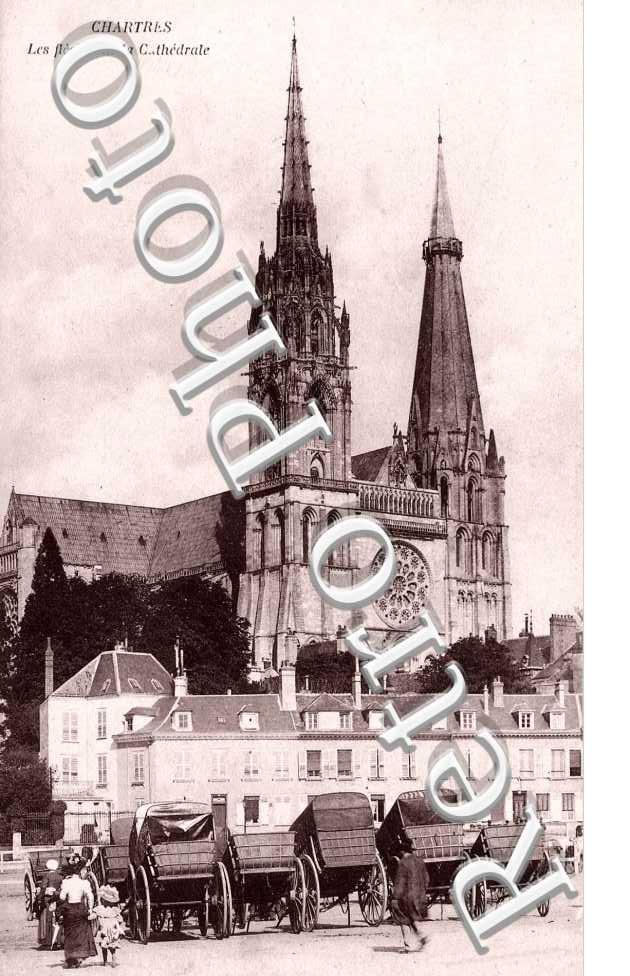 LES FLECHES DE LA CATHEDRALE (VERTICALE)