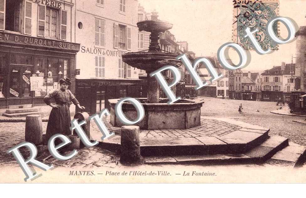 Place de l&#039;Hotel de Ville et la Fontaine