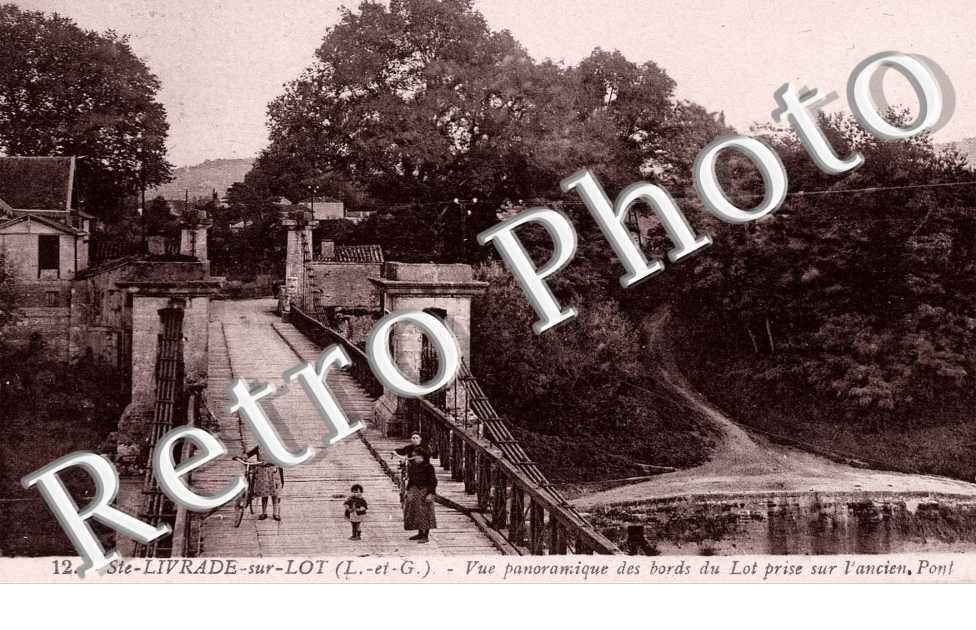 vue panoramique des bords du Lot prise sur l&#039;ancien pont 