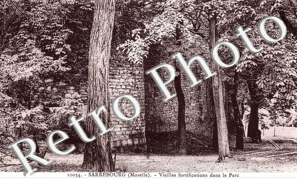 vieilles fortifications dans le parc