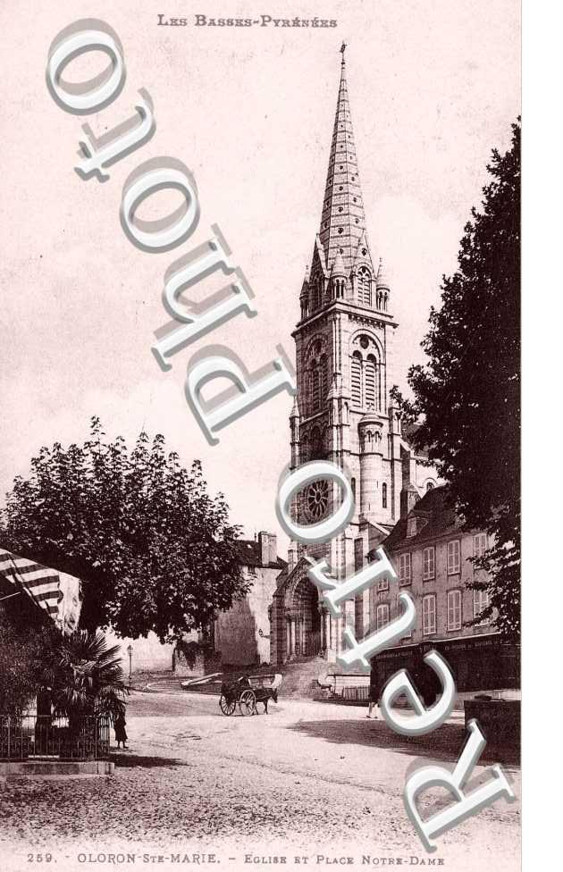 EGLISE ET PLACE NOTRE DAME