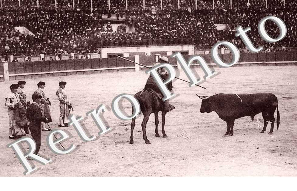 Picador citant le toro