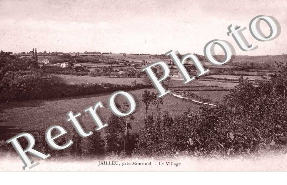 Pres de Montluel, le Village