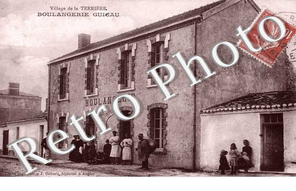 VILLAGE DE LA TERRIERE  Boulangerie Guicau