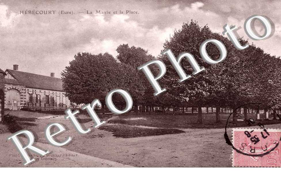 La mairie et la place