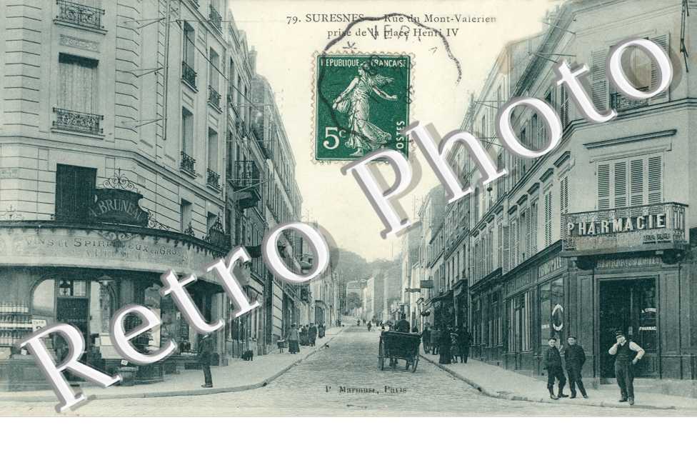 Rue du Mont Valerien prise de la place Henri IV