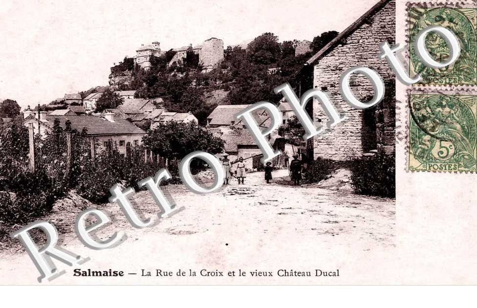 La rue de la croix et le vieux chateau Ducal