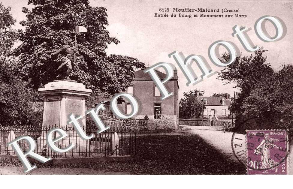Entree du Bourg et Monument aux Morts