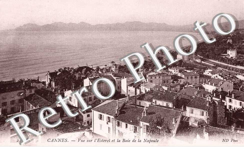 VUE SUR L'ESTEREL ET BAIE DE LA NAPOULE
