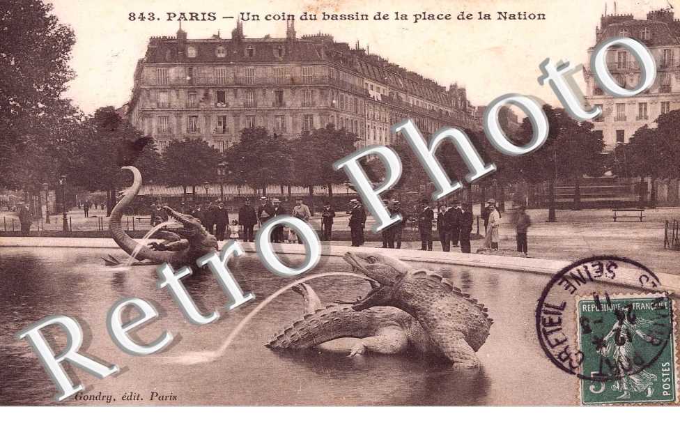 un coin du bassin de la place de la Nation