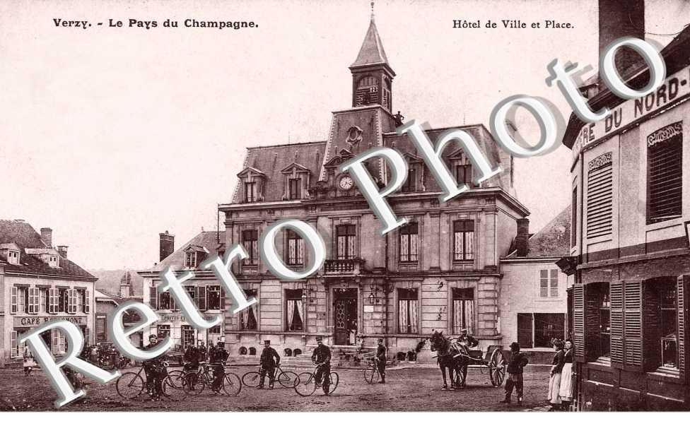 Hotel de ville et place