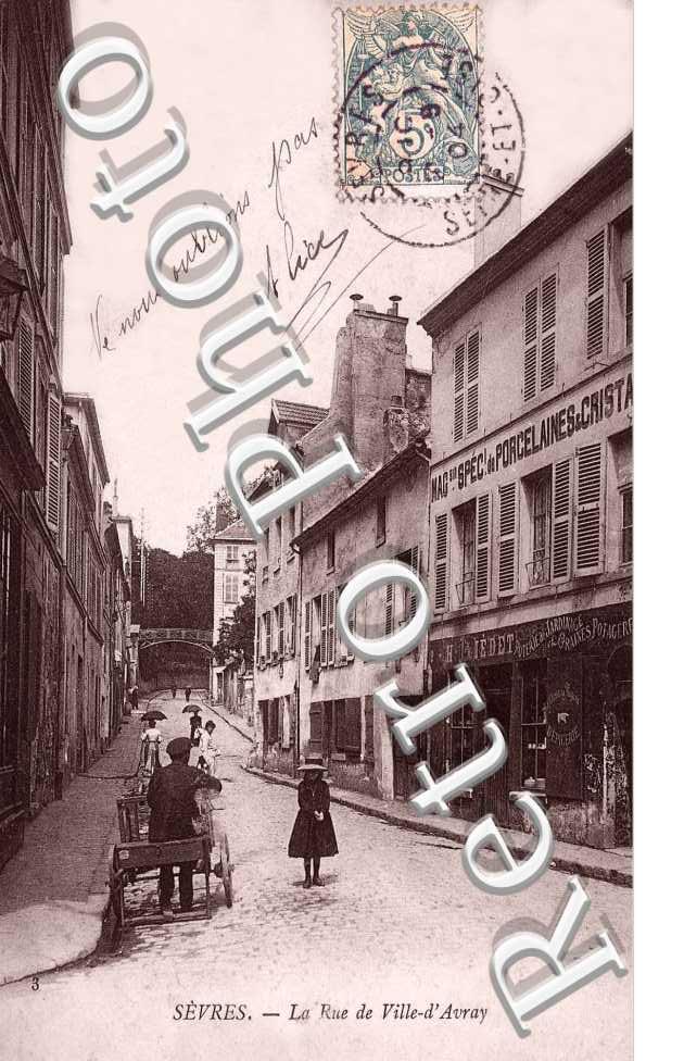 LA RUE DE VILLE D&#039;AVRAY