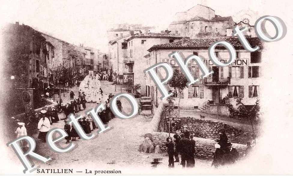 Satillien  La procession (RELIGION)