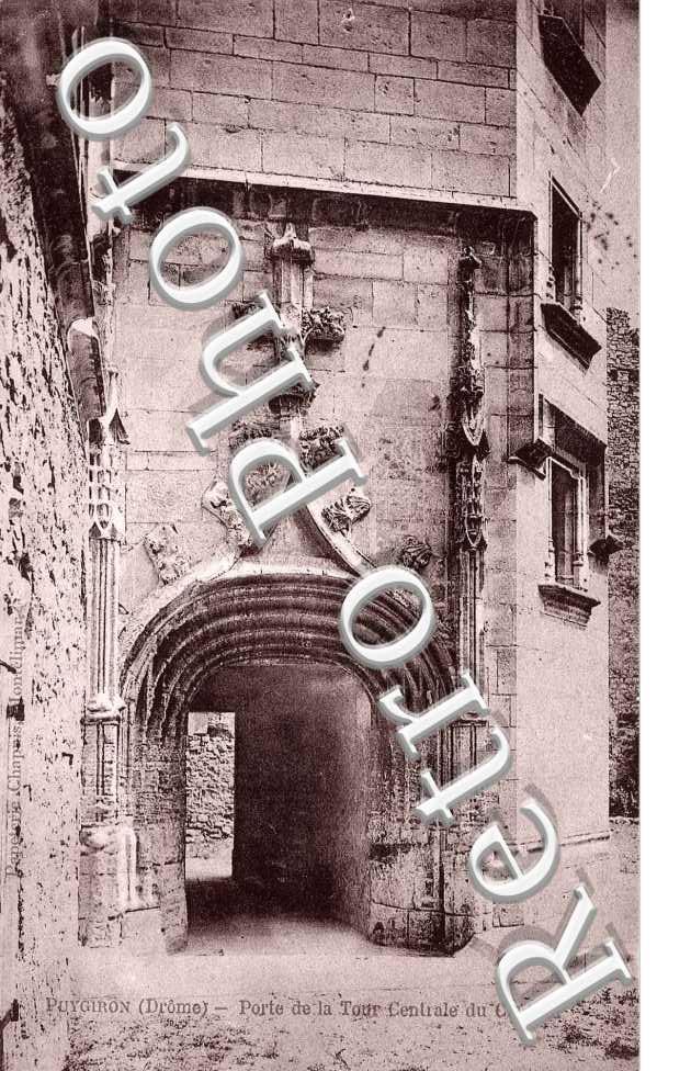 Porte de la tour centrale du chateau