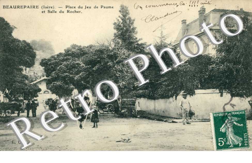 Place du jeu de paume et salle du rocher
