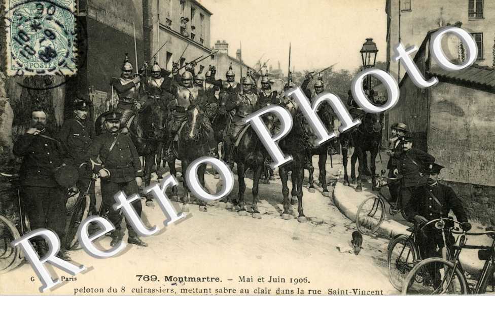 Montmartre, Peloton du 8eme Cuirassiers, Sabre au clair Rue Saint Vincent