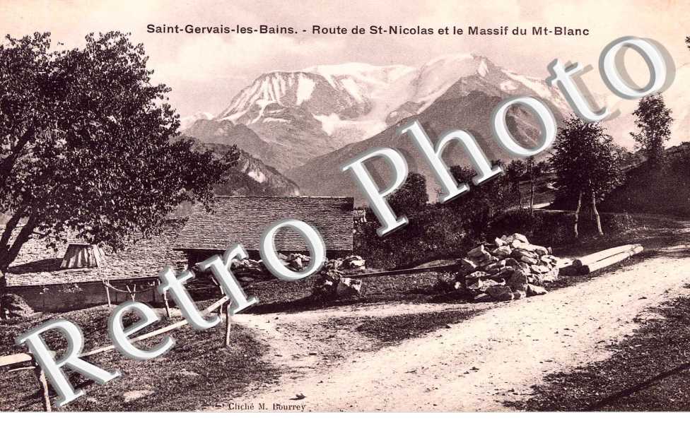 ROUTE DE ST NICOLAS ET LE MASSIF DU MONT BLANC