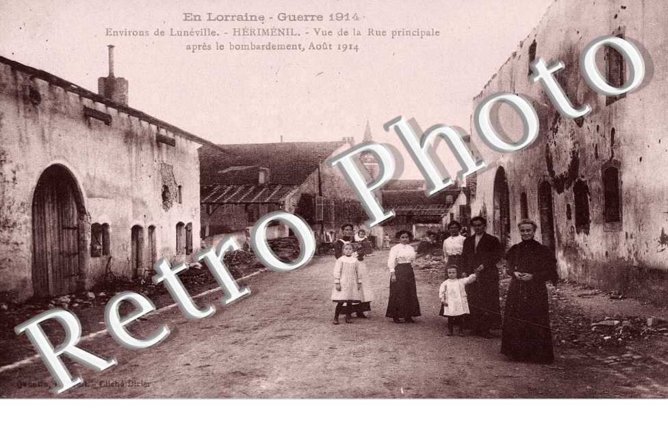 la ville apres le bombardement, vue de la rue principale