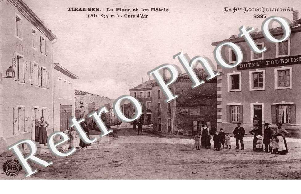 la place et les hotels