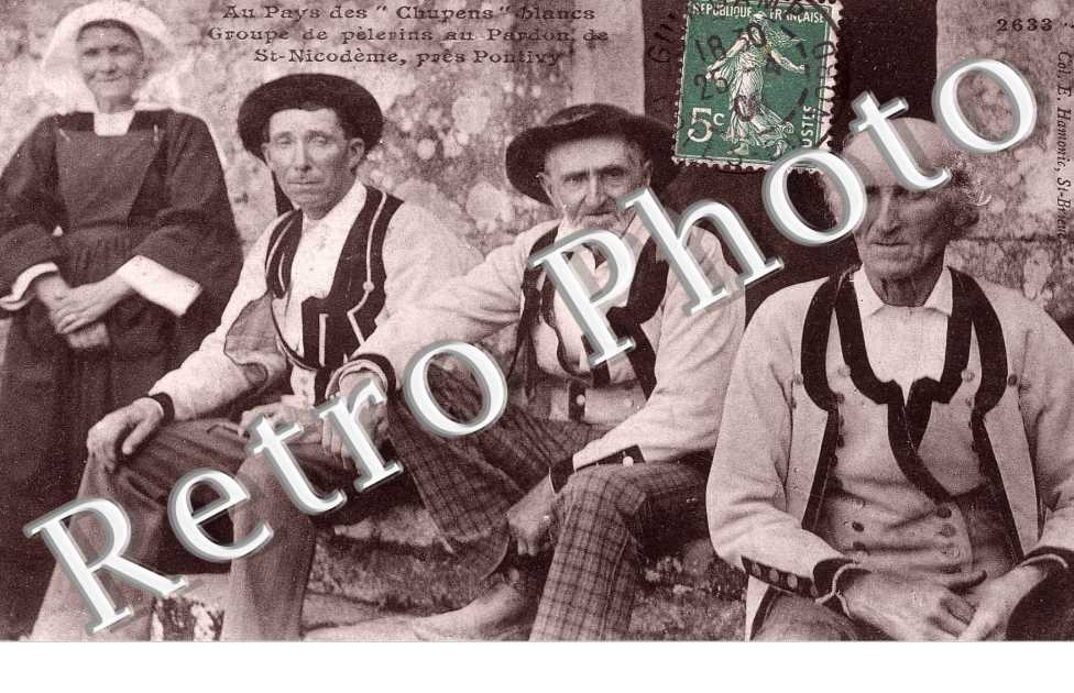 Groupe de pelerins au Pardon de St-Nicodeme pres Pontivy AU PAYS DES CHUPENS