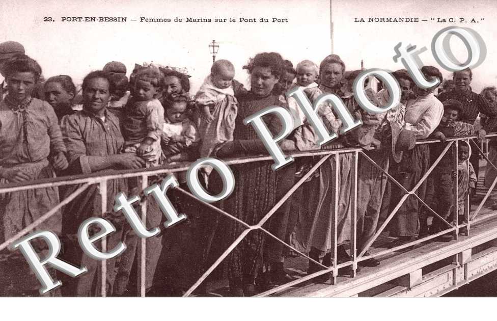 femmes de marins sur le port