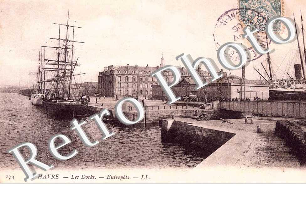 LES DOCKS Entrepots (bateau)
