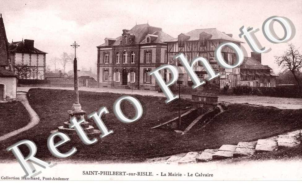 La mairie et le calvaire