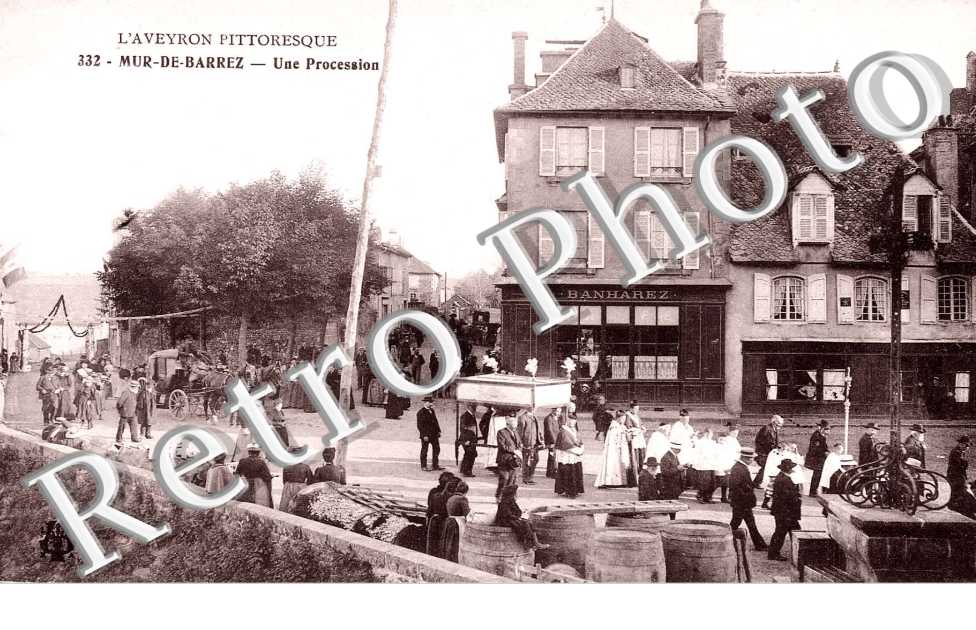 UNE PROCESSION