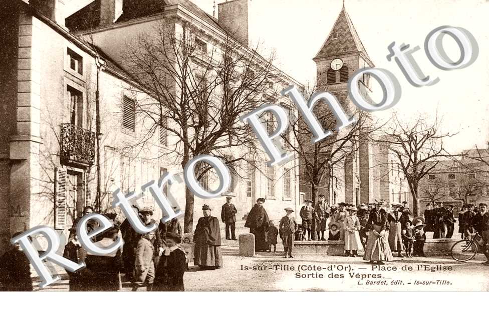 PLACE DE L'EGLISE - SORTIE DE VEPRES