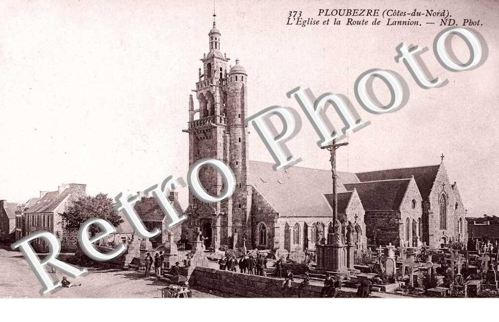 l&#039;eglise et la route de Lannion