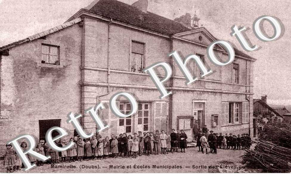 mairie et ecole municipale, sortie des eleves