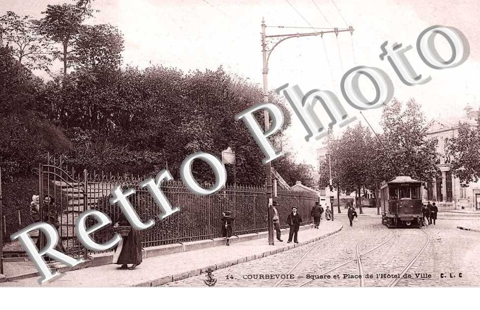 SQUARE ET PLACE DE L&#039;HOTEL DE VILLE