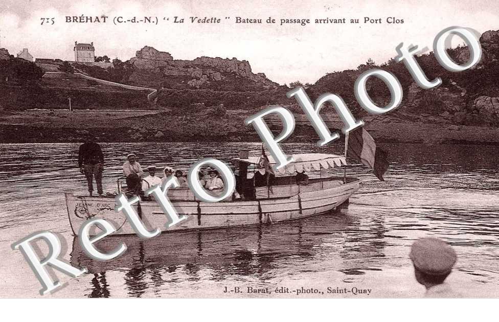 "la Vedette" bateau de passage arrivant au Port Clos