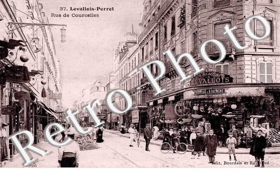 Rue de Courcelles et Bazar de Levallois