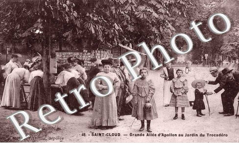 Grande allee d&#039;Apollon au jardin du Trocadero