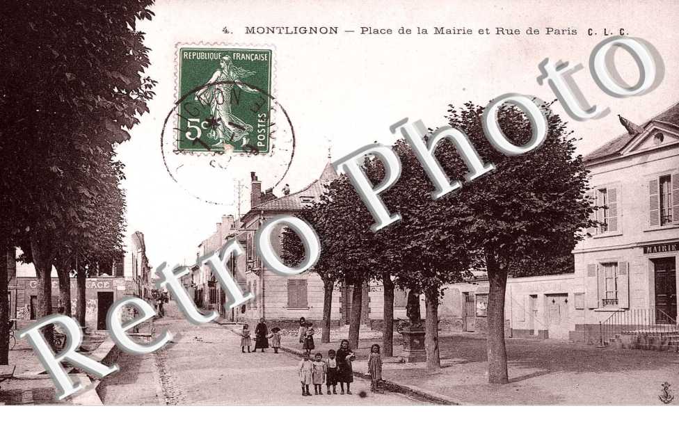 Place de la mairie et rue de Paris