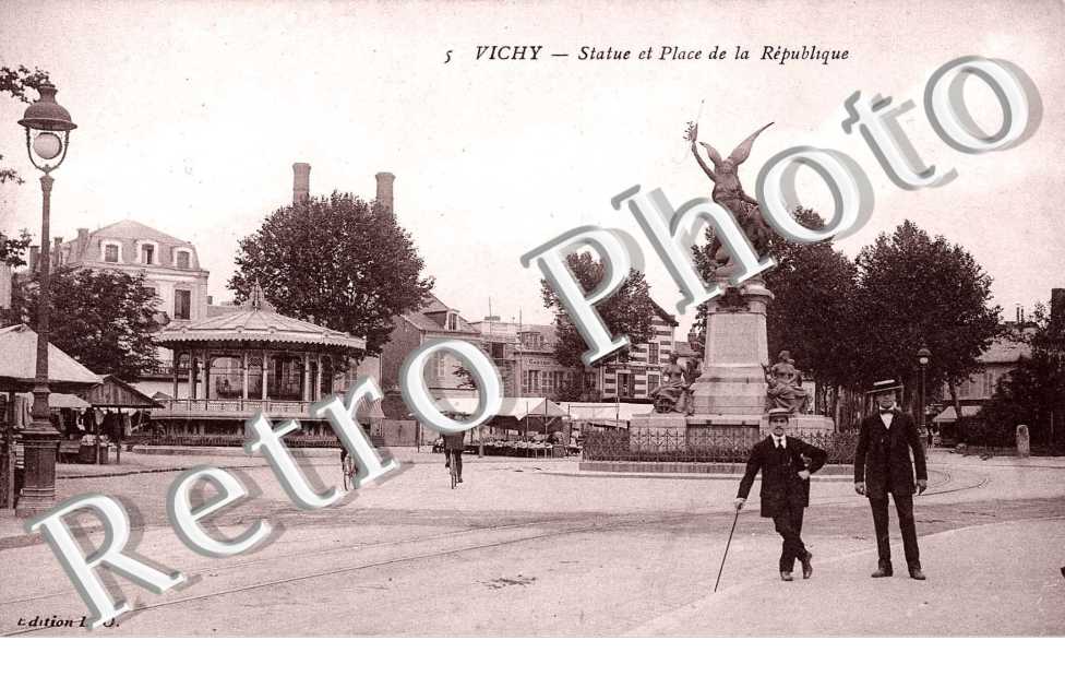 STATUE ET PLACE DE LA REPUBLIQUE