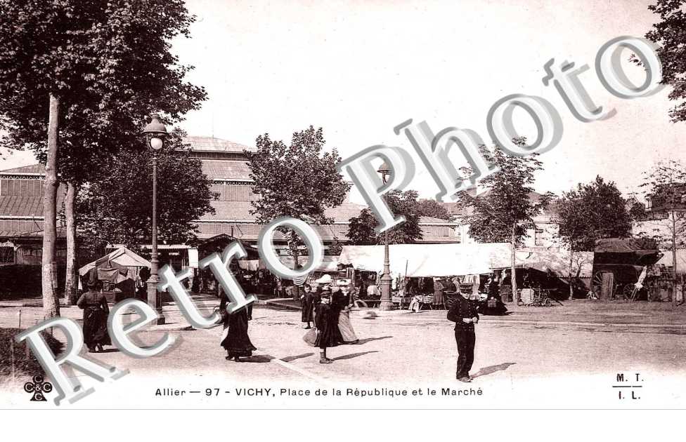 PLACE DE LA REPUBLIQUE ET MARCHE