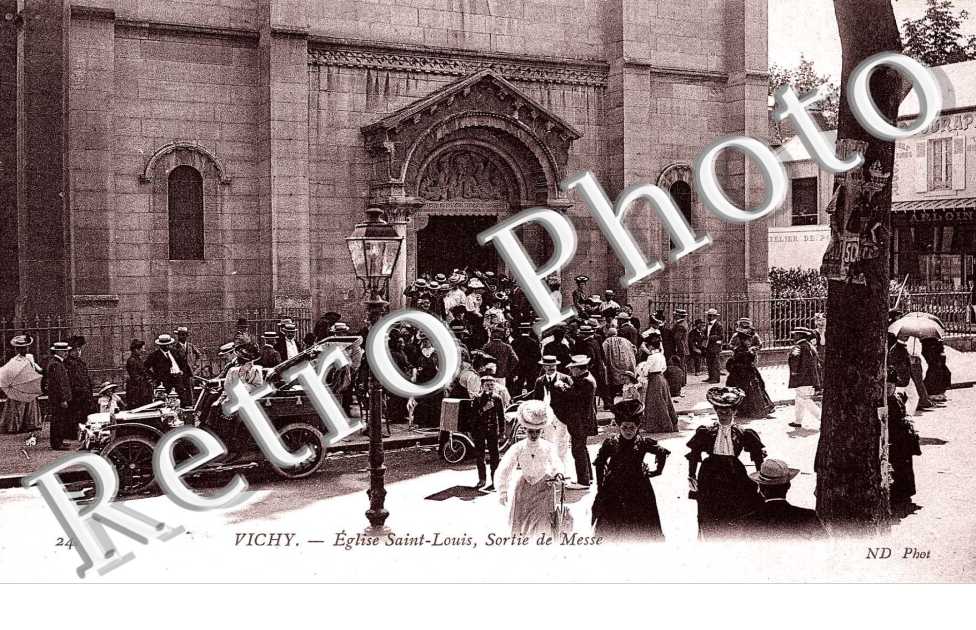EGLISE ST LOUIS, SORTIE DE MESSE